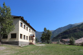 Отель Casa de Colònies Vall de Boí - Verge Blanca  Llesp